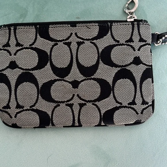 Coach wristlet - Picture 4 of 5